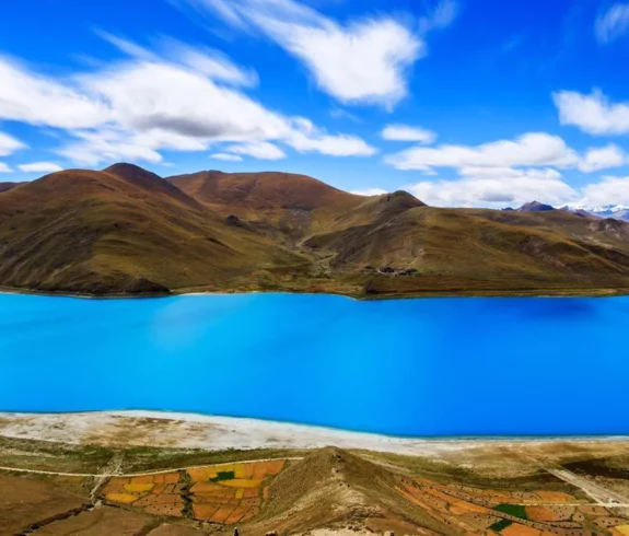 Yamdrok Tso lake in Tibet