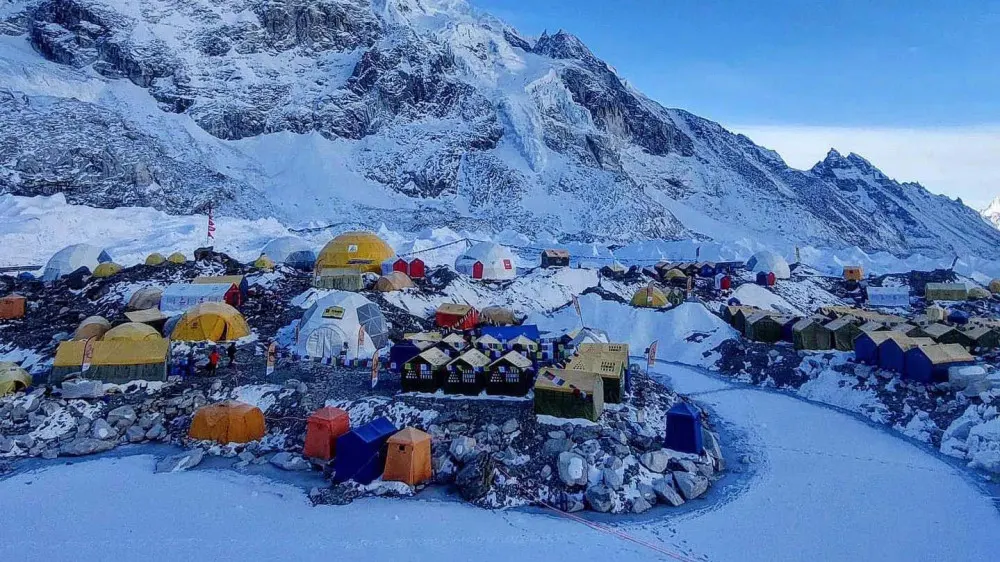 The continuous snowfall halted the Everest climbers at the base camp | Peregrine Treks