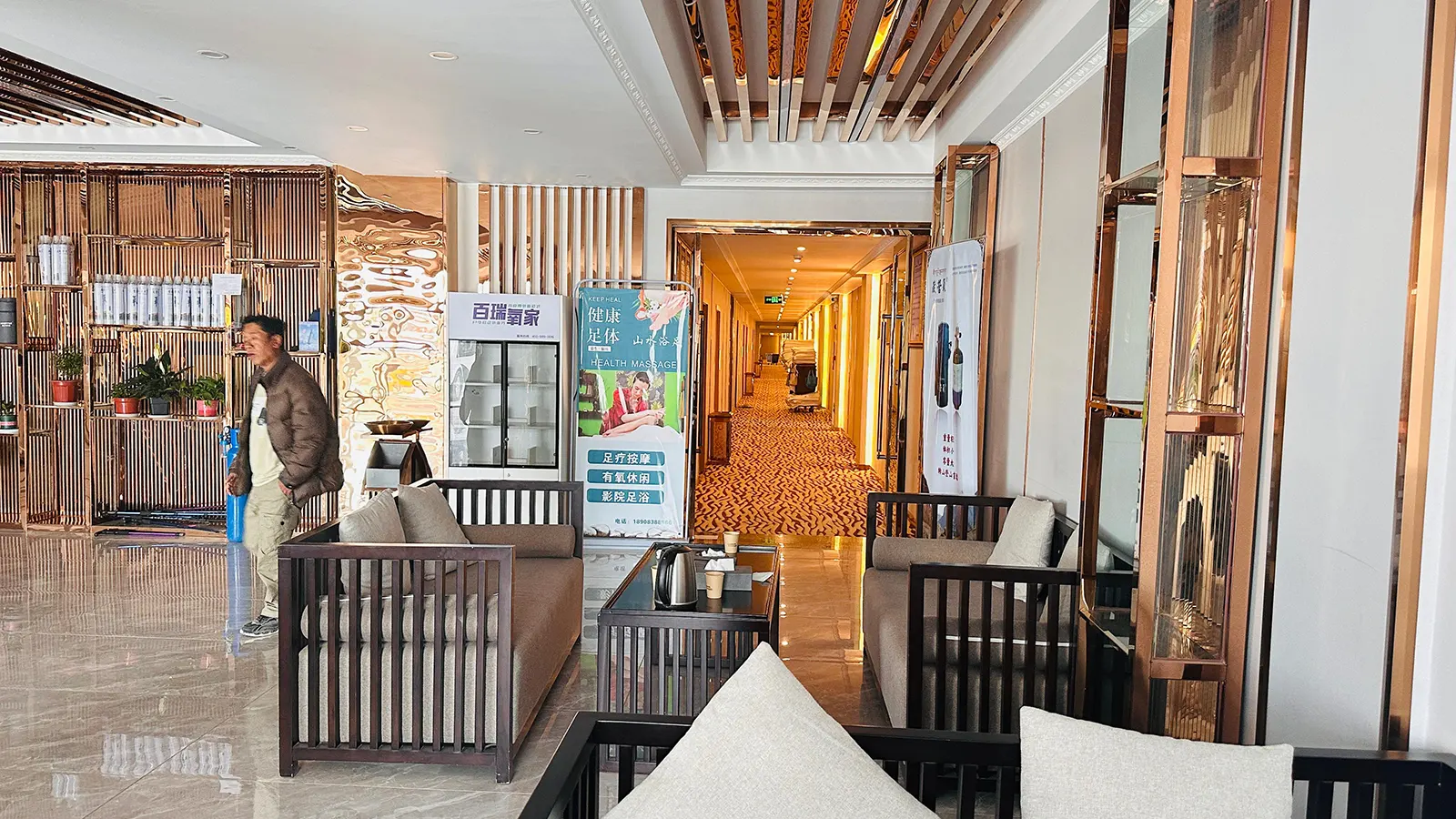Darchen Hotel Lobby