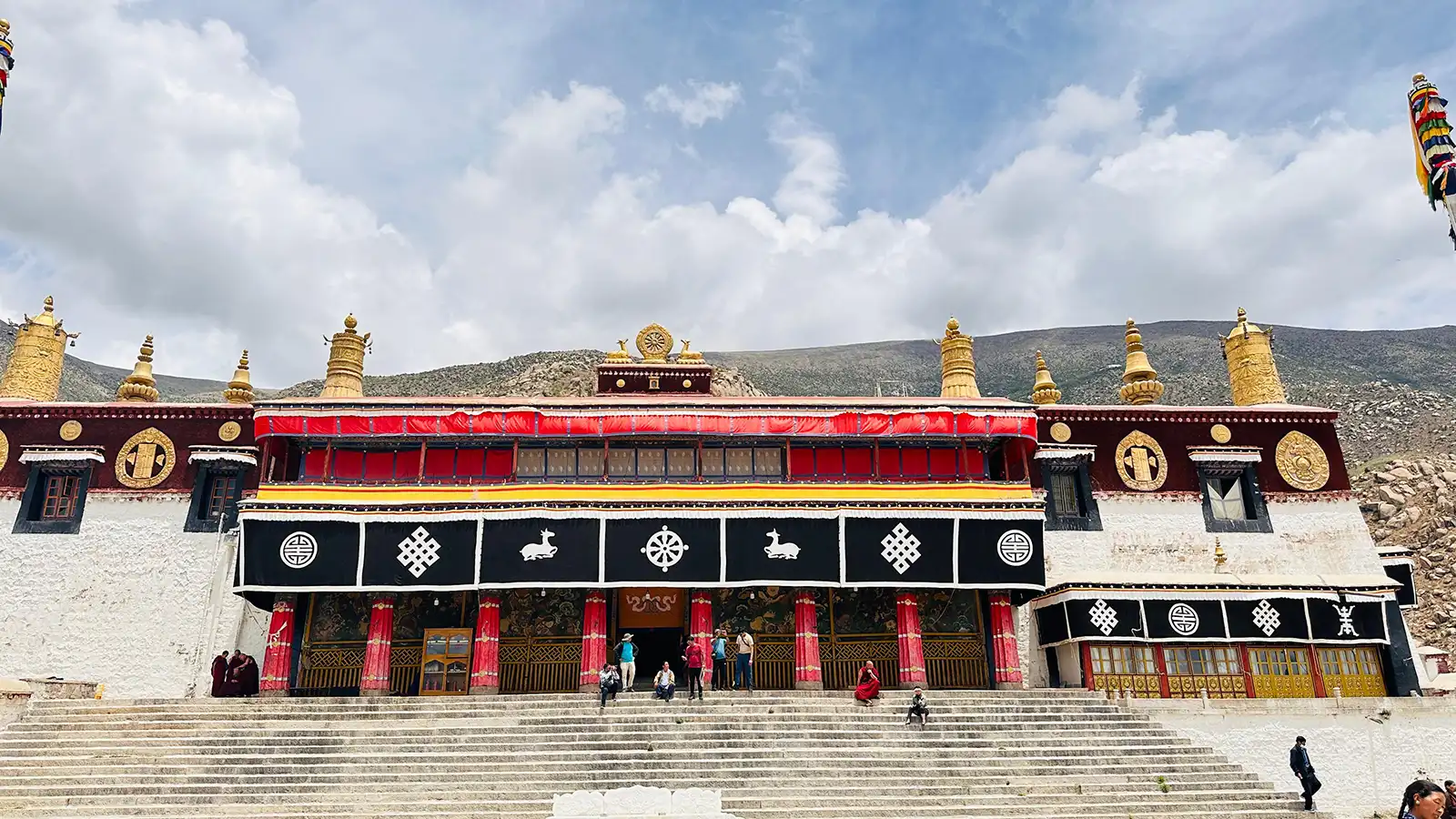 Drepung Monastery - places to visit in Tibet