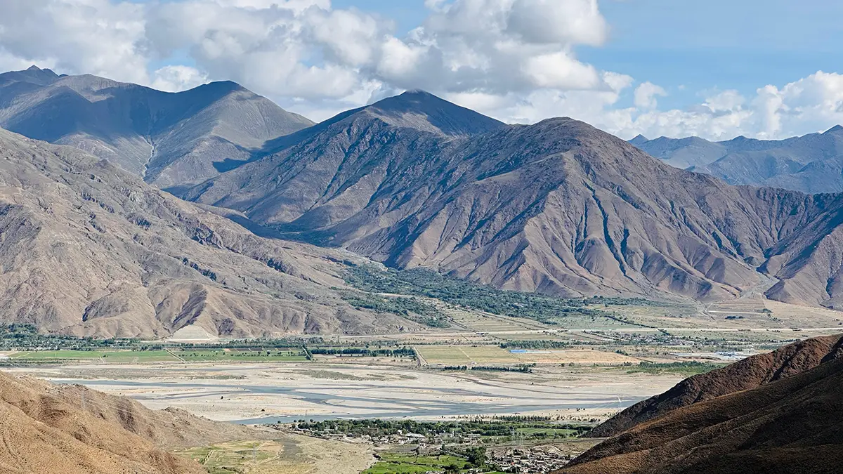 Mountain View during Lhasa to Shighatse drive