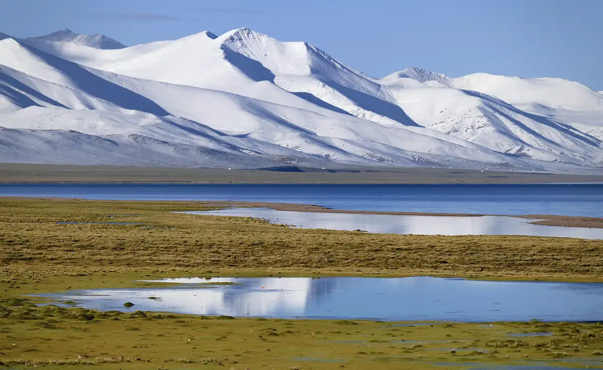 Nyenchen Tanglha Mt Range along lake Namtso, Tibet