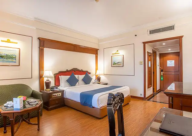 Accommodation: The Everest Hotel
