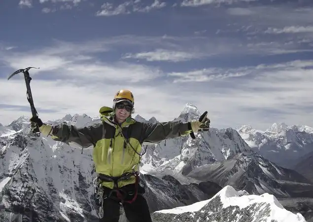 Island Peak Climbing Cost: A Comprehensive Guide to Permits, Guide Fees, Trek Expenses, and Savings Tips