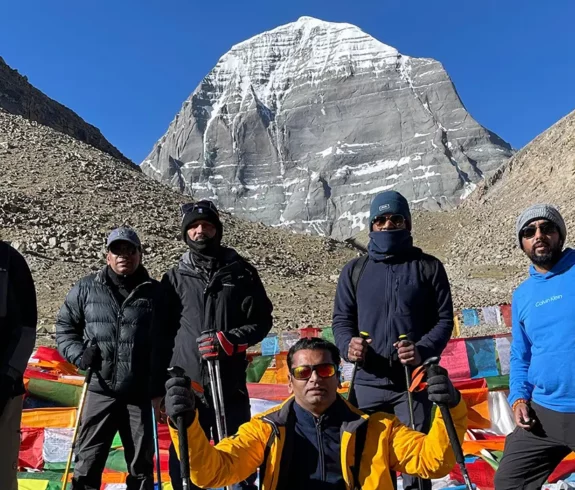 Ikki qiz pornoni yalayapti