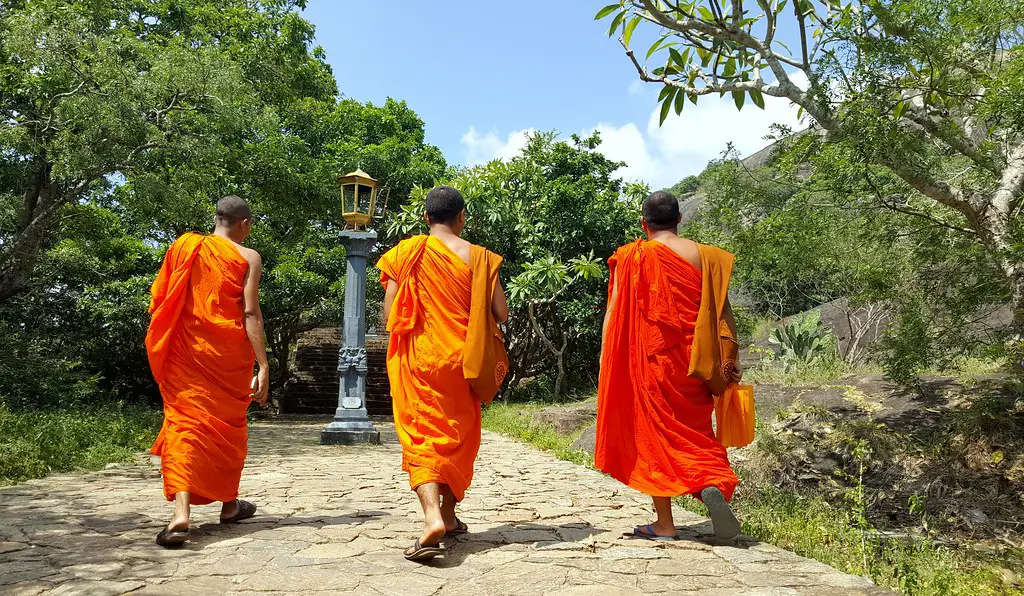 Cultural Highlights for Any Sri Lanka Itinerary: Visiting Dambulla Cave Temple